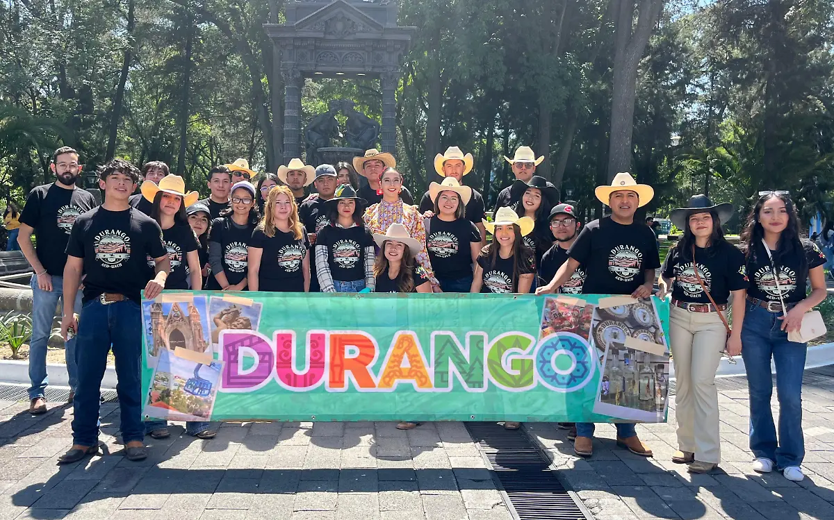 JOVENES ESTUDIANTES DEL ESTADO DE DURANGO QUE ESTUDIAN EN LA UNIVERSIDAD AUTONOMA CHAPINGO