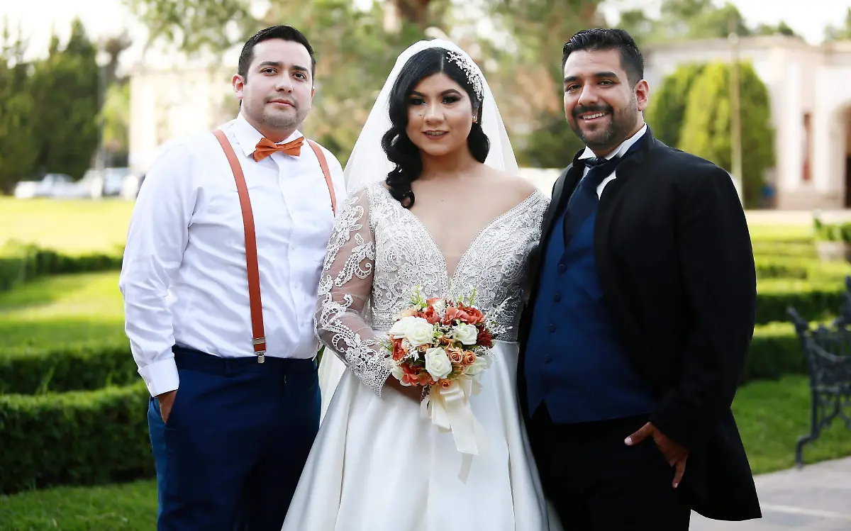 Edgar Alejandro Soto Facundo, hermano del novio, quien los felicitó