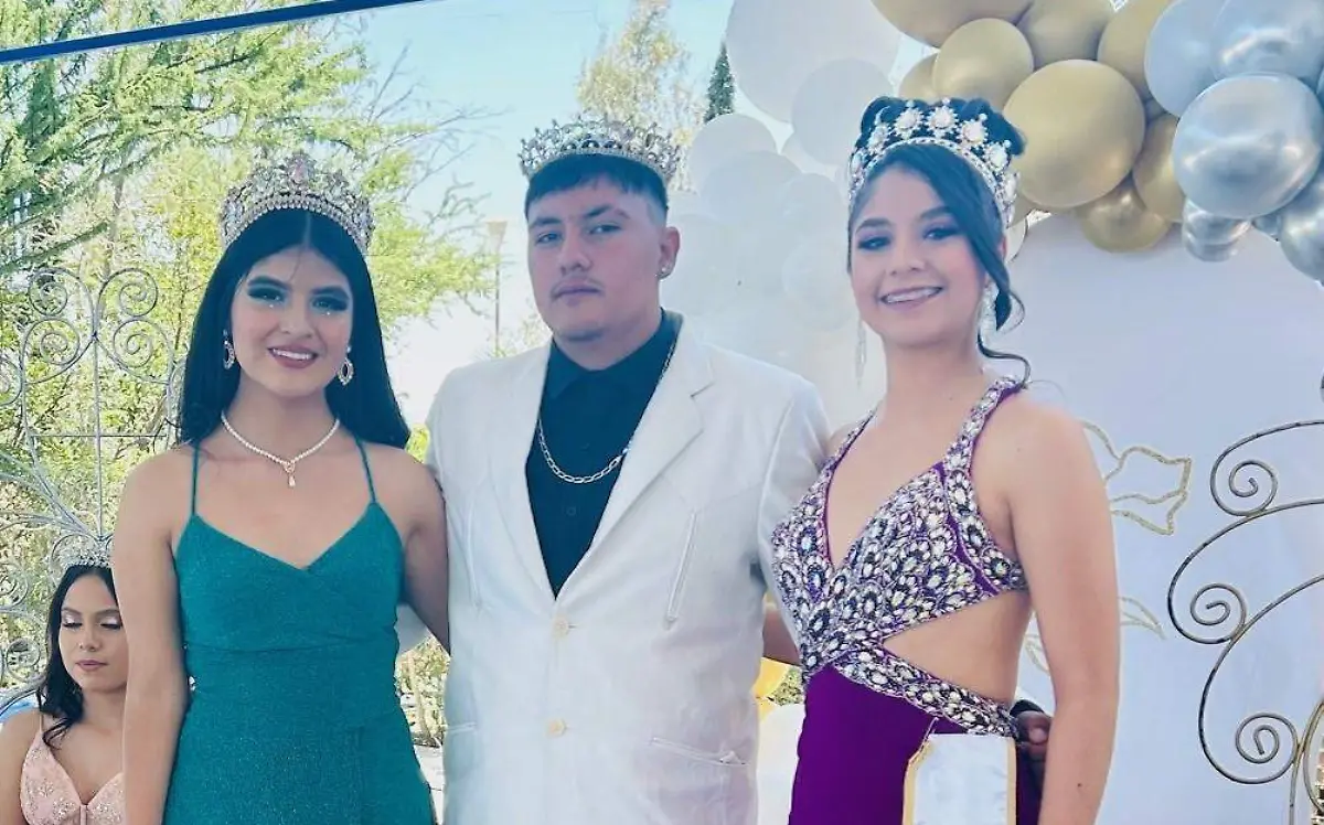 Mauro Landa es coronado como el Rey del Día del Estudiante del CBTIS