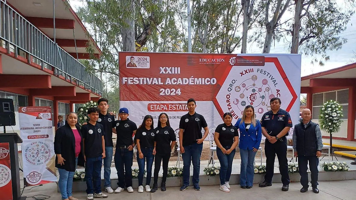 Alumnos y asesores del CBTIS 115