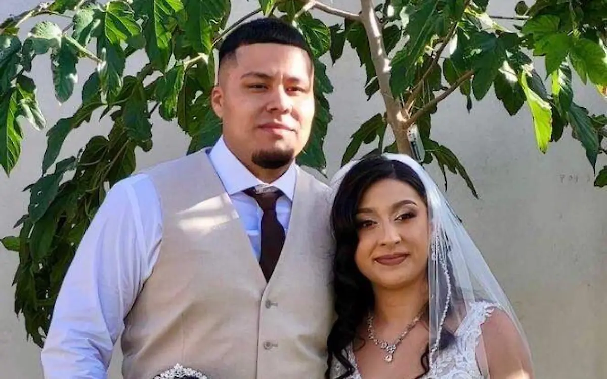 Luis Quiroz Reyes y Gisela Valdez al lado de sus hijos