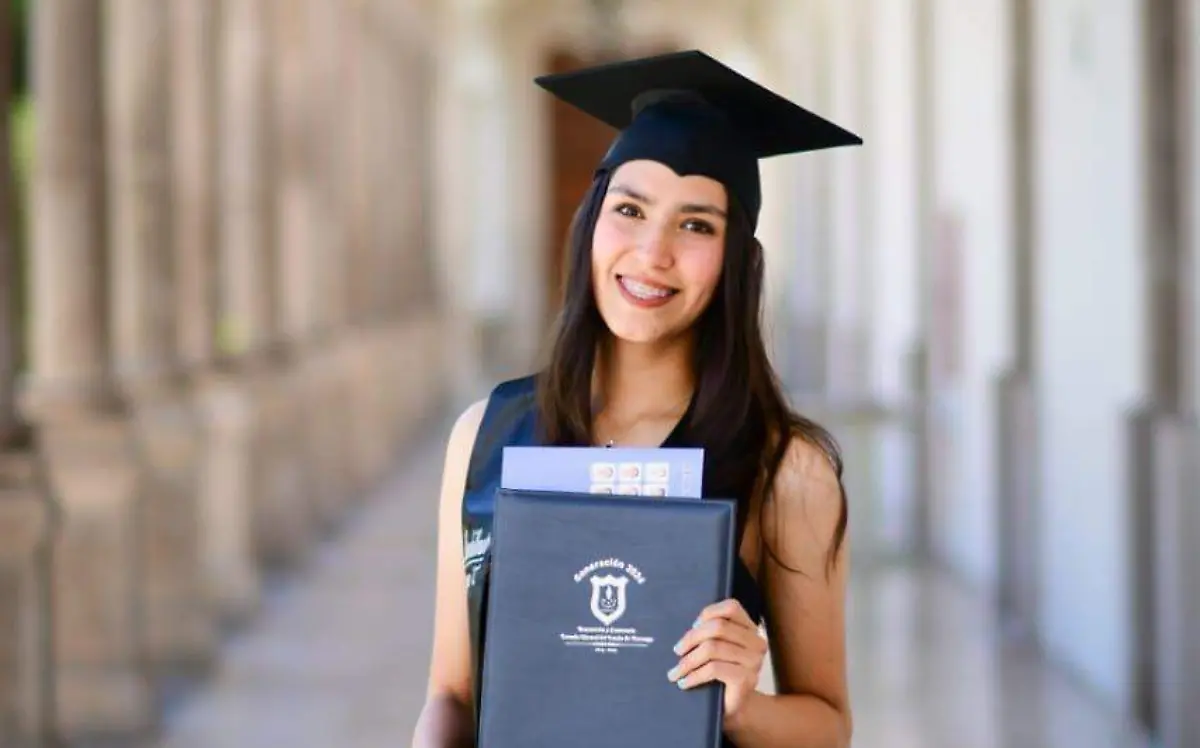 Foto 1. Se graduó Elia Ravelo Basilio