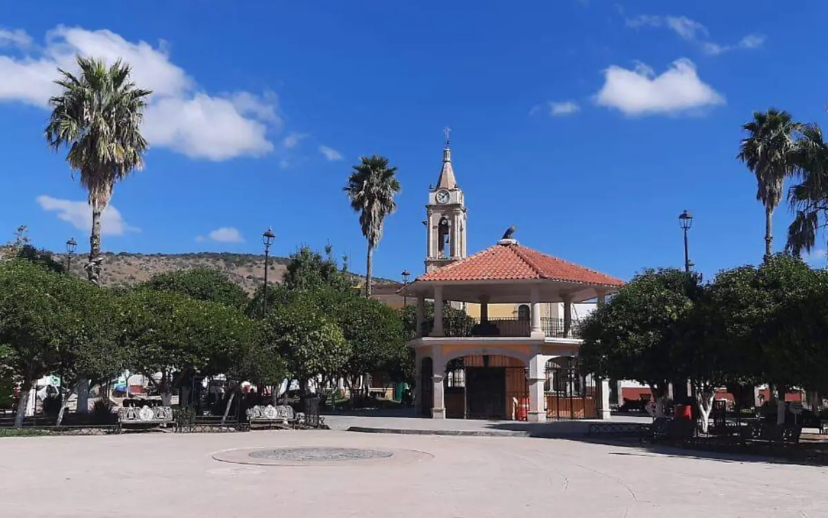 Hermosa vista de la Plaza Juárez en el municipio de Canatlán