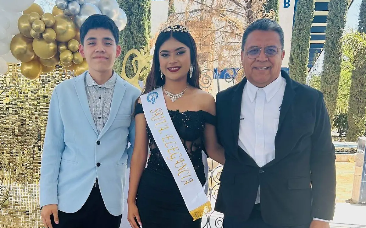 Naomi Rubí Rivas obtiene la banda de princesa del CBTIS