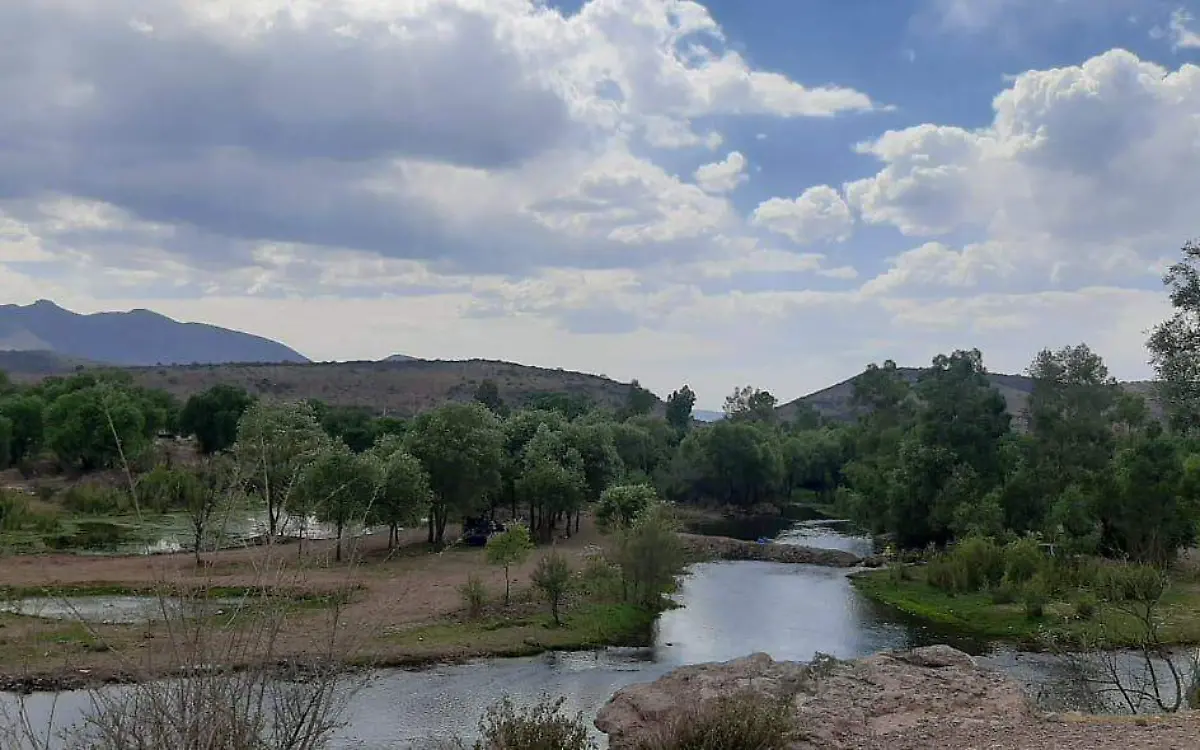 Hermoso paisaje del Río La Sauceda