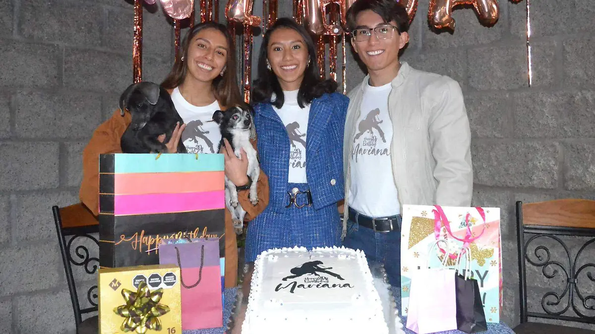 Con amigos y familiares, Rosa Mariana Mathey Díaz celebró su cumpleaños
