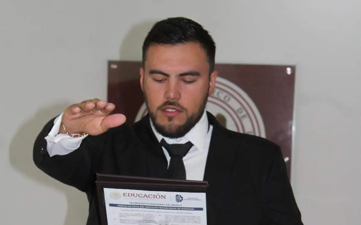 Es nuevo Ingeniero Mecánico Mario Zaldívar