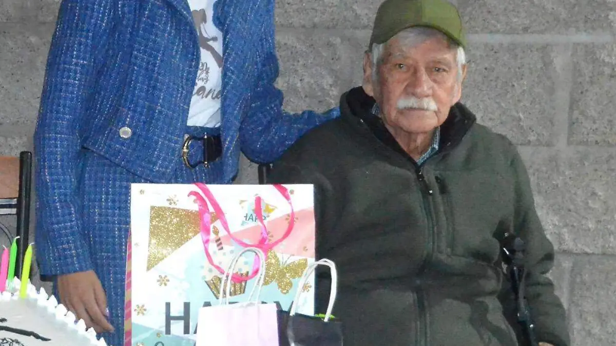 Con amigos y familiares, Rosa Mariana Mathey Díaz celebró su cumpleaños