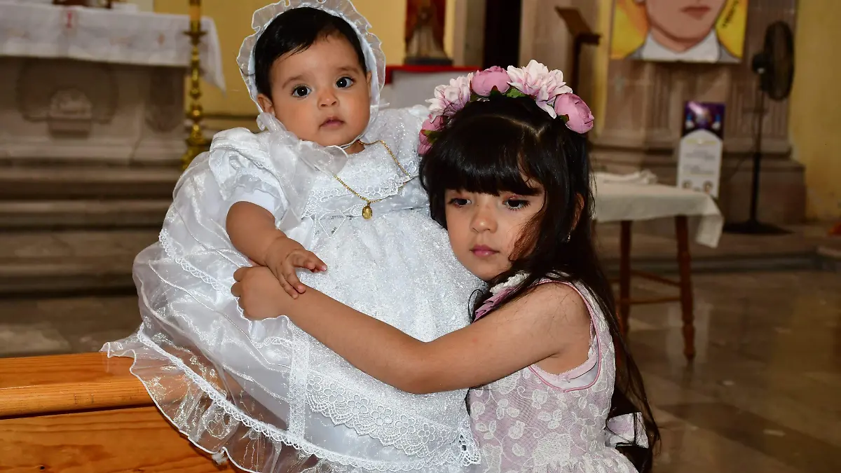 Emotivo bautismo de Jade Miren