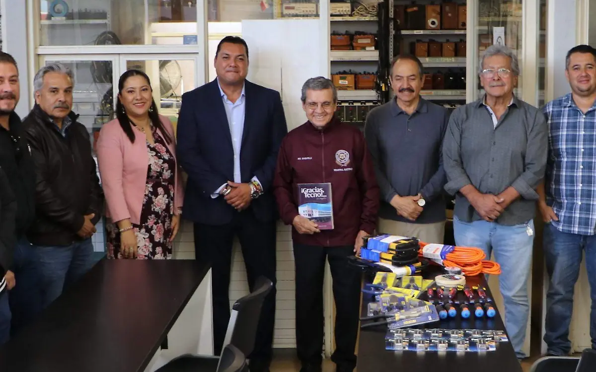 Donativo al laboratorio de Ingeniería eléctrica