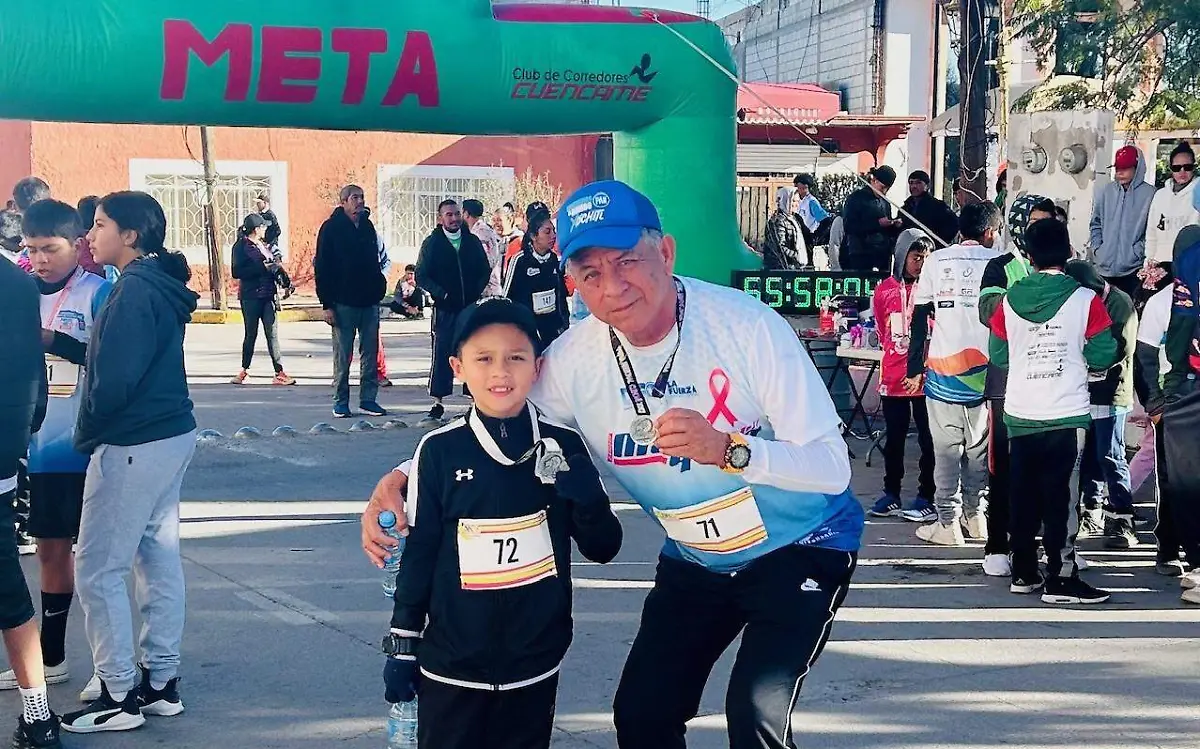 Antonio Torres y Eli Rivas en carrera atletica 10 K Cuencame