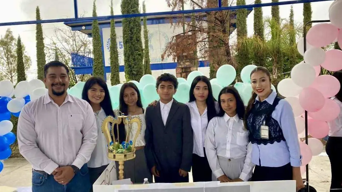 Maestro Pedro Favela y Yesenia Hernández