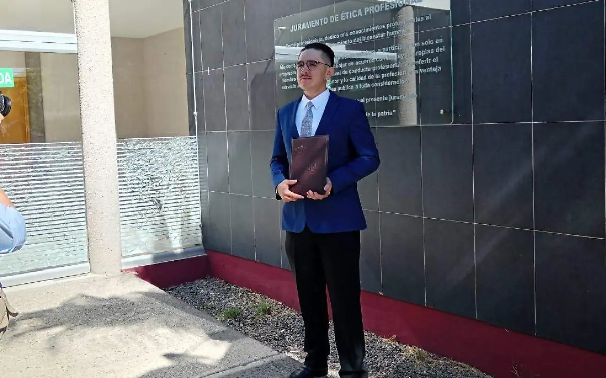 Eduardo Alonso Pérez Núñez se tituló de Ingeniero Industrial