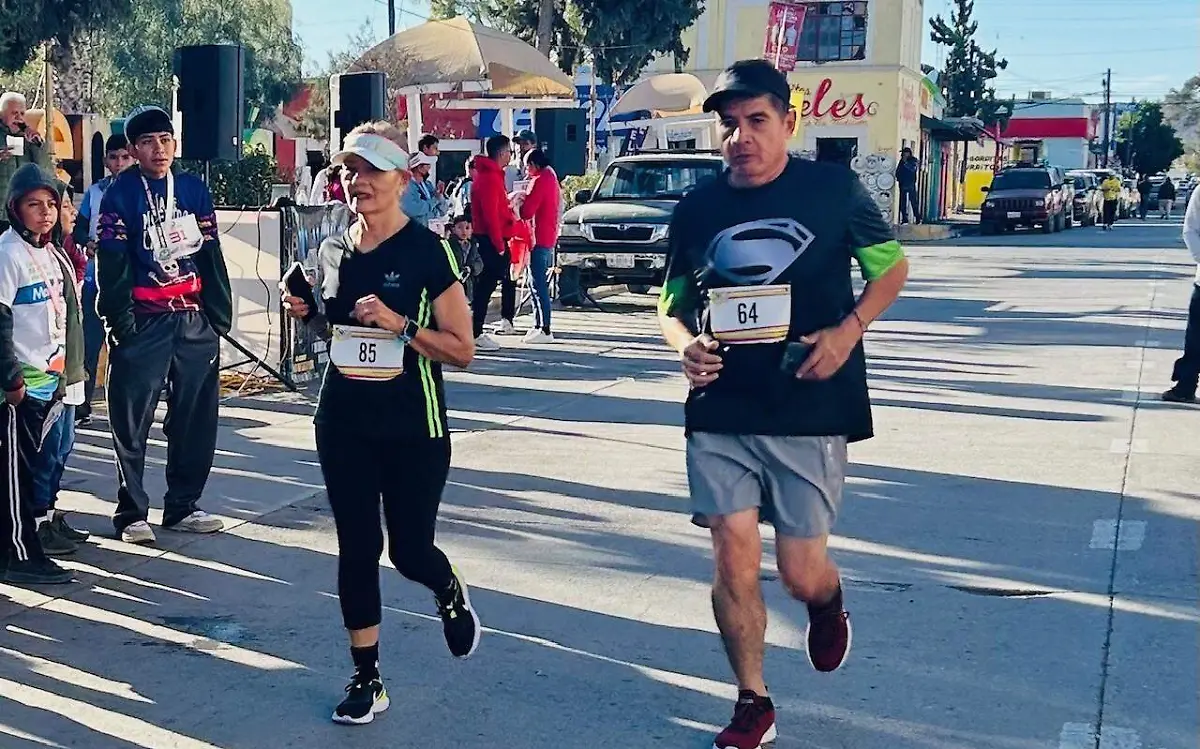 Los hermanos Corrin y Ponchito Pérez Valles en carrera atlética 10 K