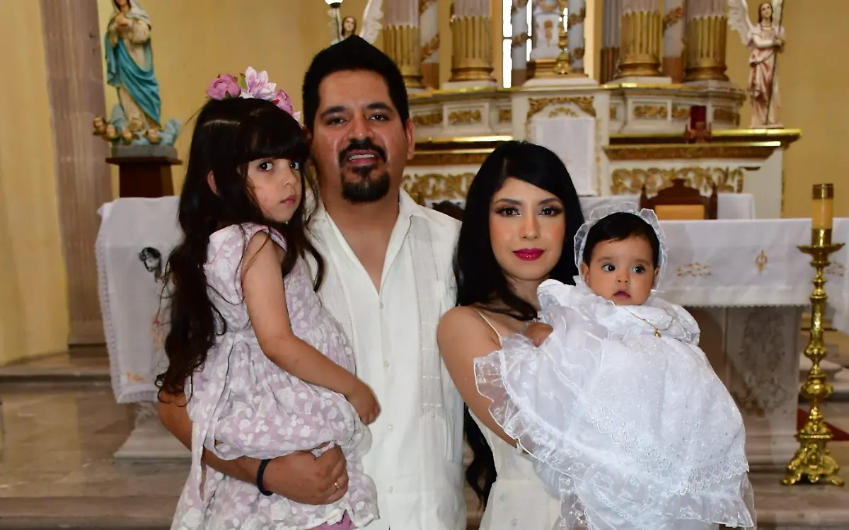 Emotivo bautismo de Jade Miren