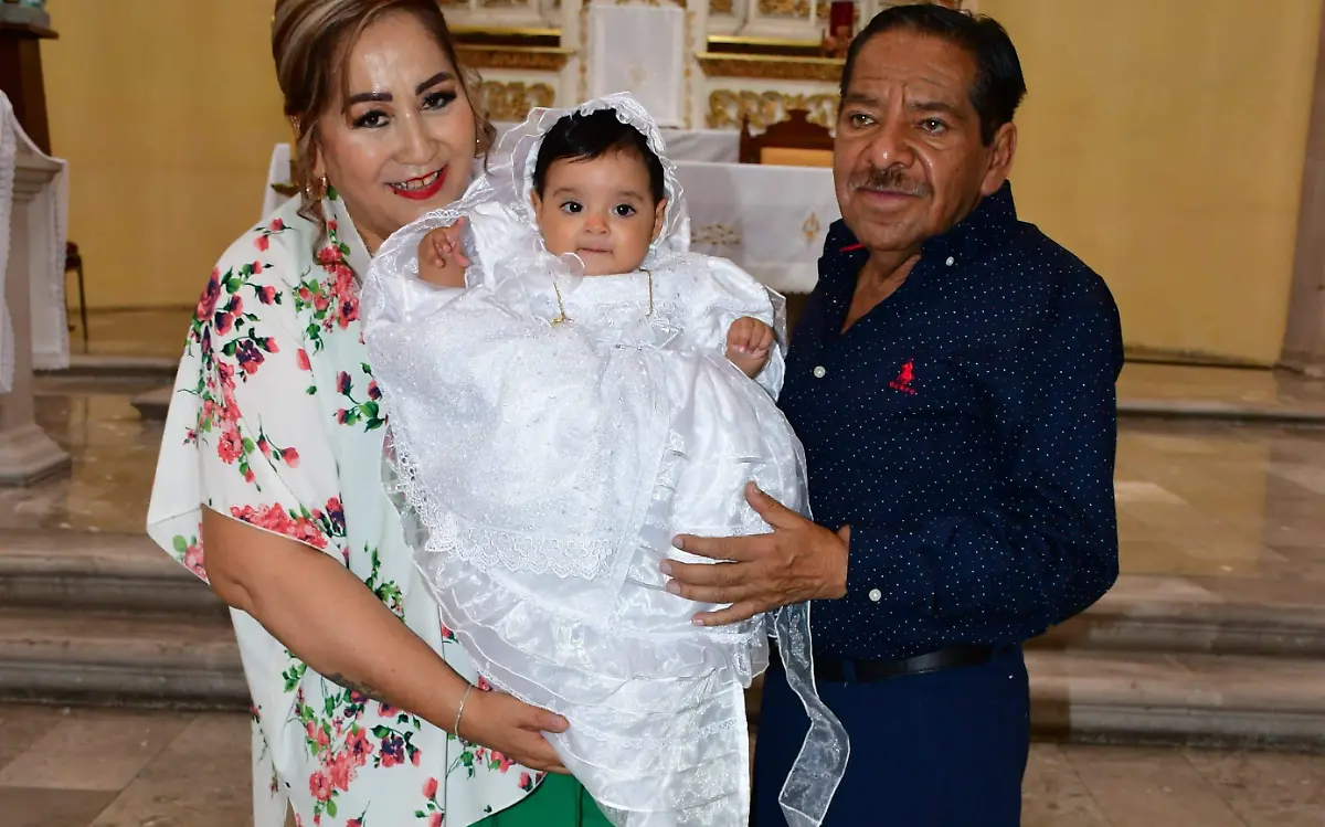 Emotivo bautismo de Jade Miren