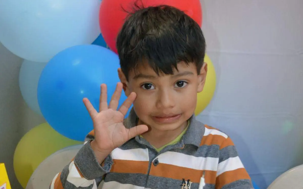 Cinco velitas apagó en su pastel Julio Ezequiel
