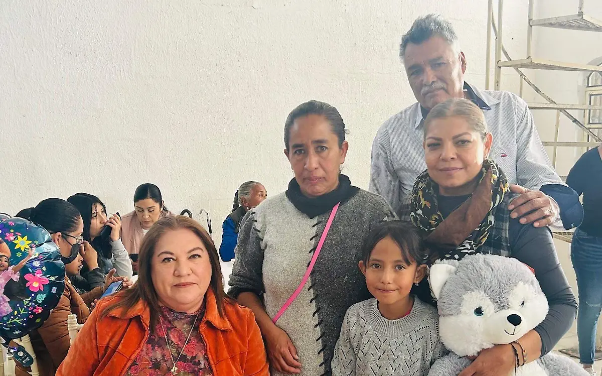 Silvia Garcia de Lozano en fiesta navideña