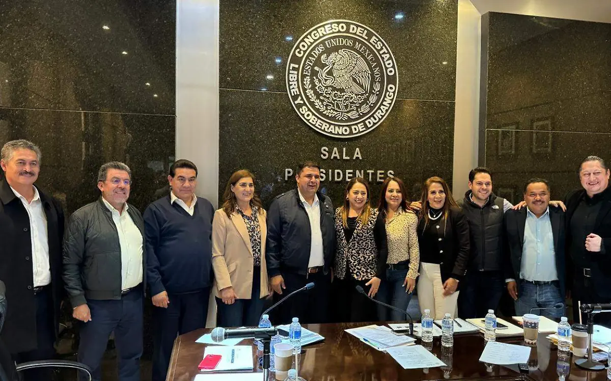 Homero Martínez comparece ante comisión de hacienda