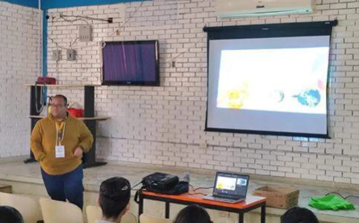 Informan a alumnos de Gómez Palacio sobre el eclipse solar