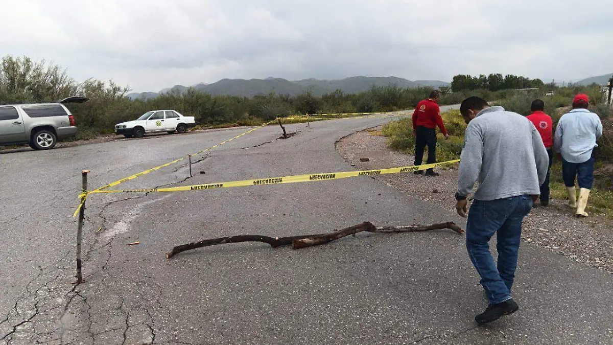 Lluvias afectan carretera Nazareno en Lerdo
