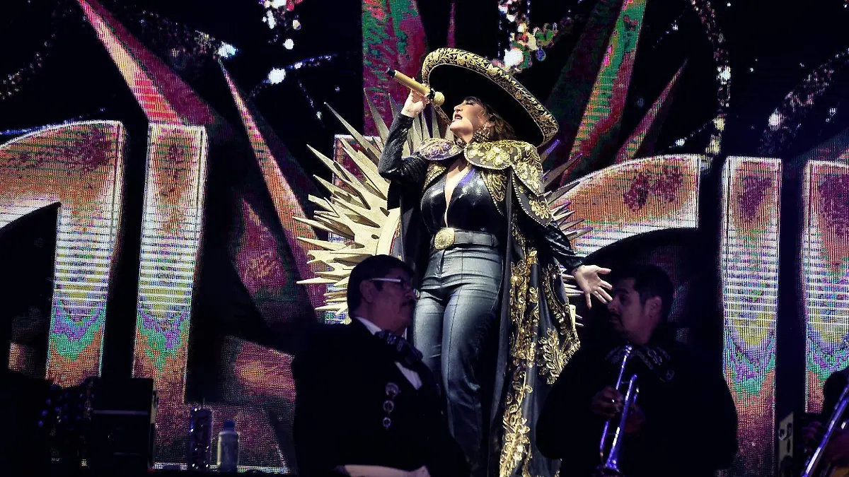 Alicia Villarreal y Tropicalísimo Apache encienden La Laguna