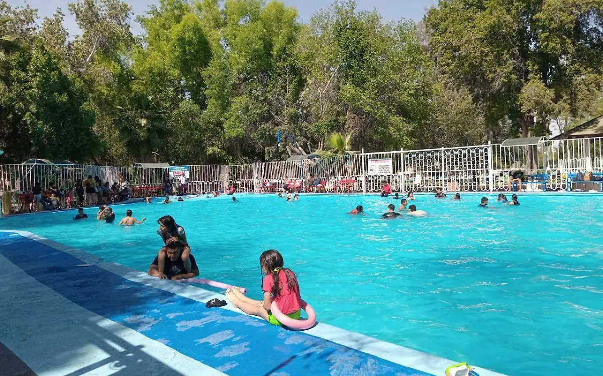 Tradicional alberca del Parque Morelos en Gómez Palacio