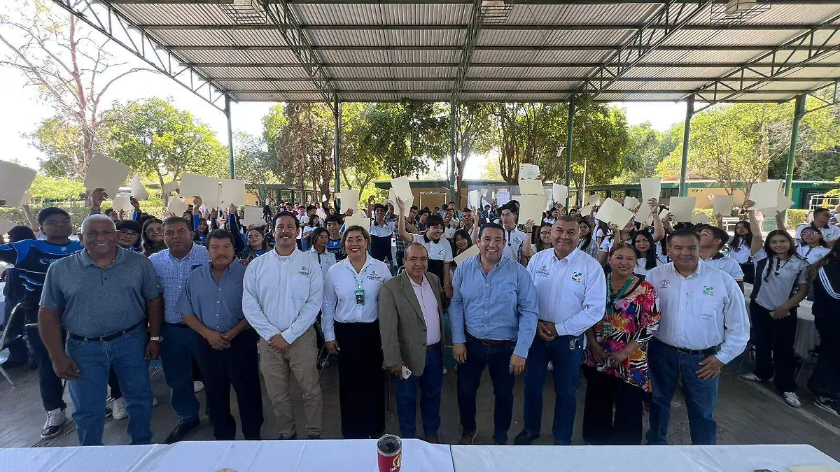 Cobaed 02 de Lerdo, instituye la medalla “Estudiante con vasallos 2024”