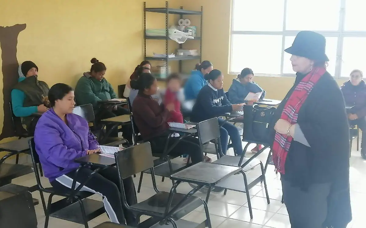 Dan plática de prevención a la violencia a comunidad Las Isabeles en Lerdo