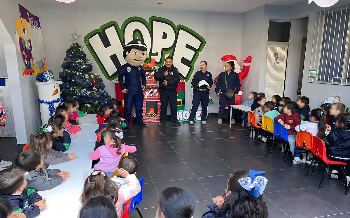 Policías conviven con niños en Gómez Palacio