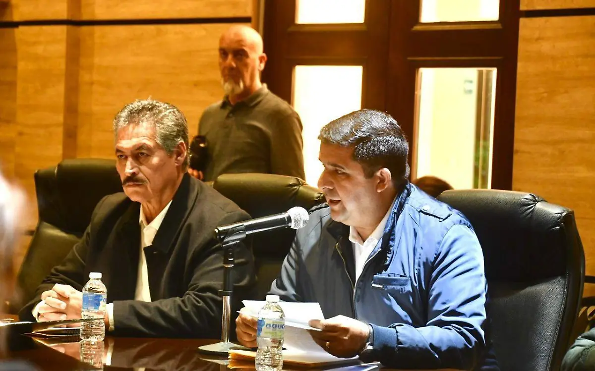 Homero Martínez comparece ante comisión de hacienda