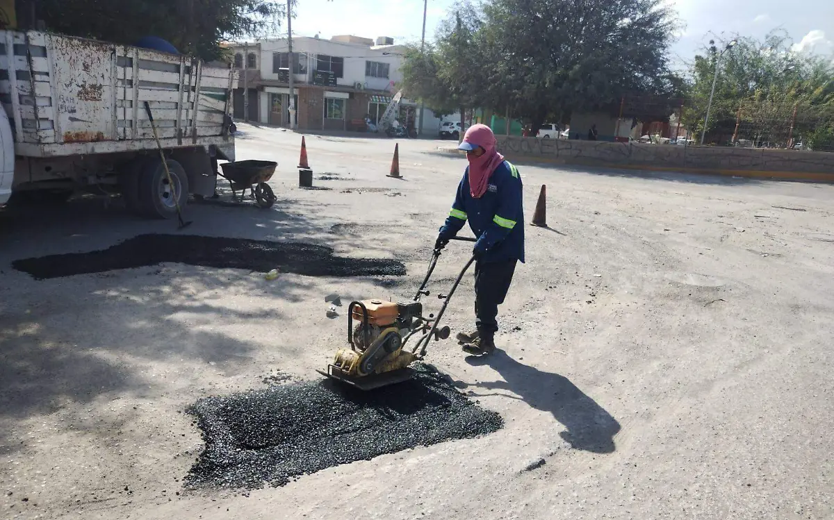 Atienden con programa de bacheo vialidades de Gómez Palacio