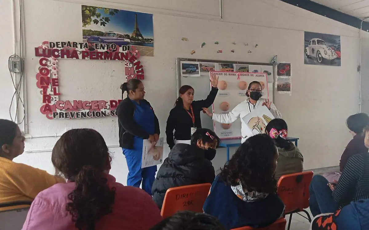Imparten plática preventiva respecto al cáncer de mama