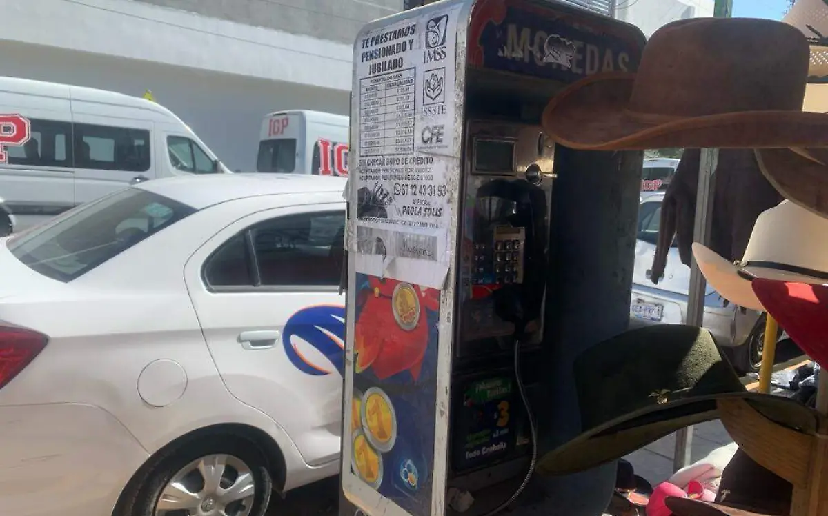 Teléfonos públicos han quedado en el olvido