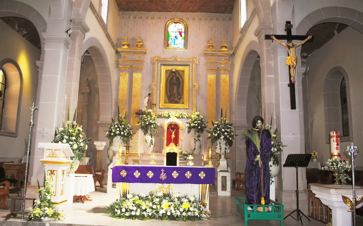 Altar central del templo parroquial de Guadalupe Victoria