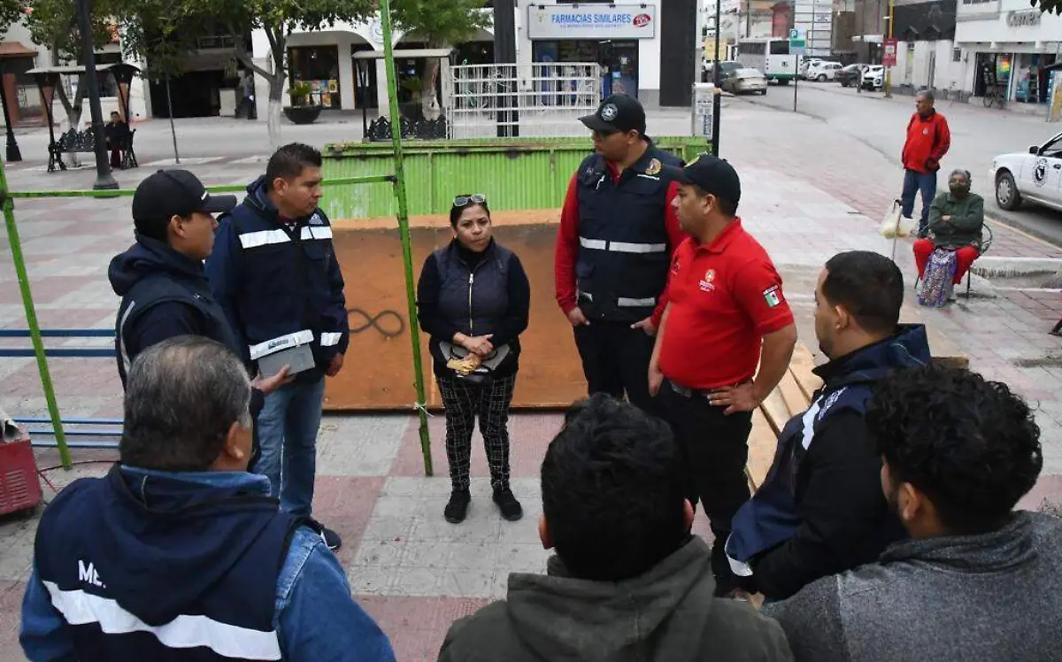 Supervisan instalaciones del Mercadito Navideño en Lerdo