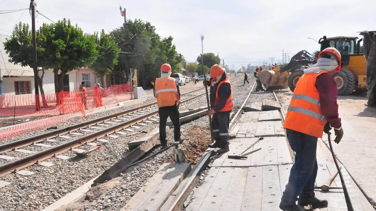 Paso Inferior Vehicular 5 de Mayo continúa en su avance: Raúl Meraz Ramírez