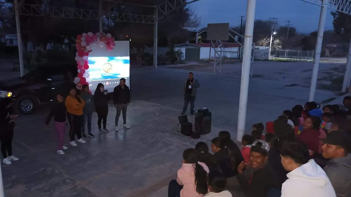 Realizan "Tarde de cine" en comunidad 21 de Marzo