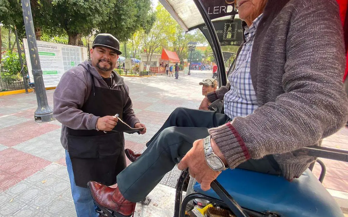 Tacho, bolea con música clásica y rock en inglés en Lerdo
