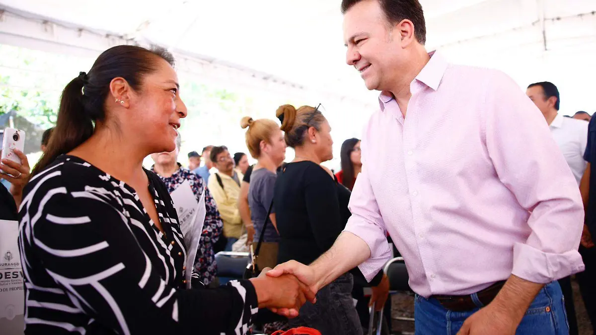 Familias ya cuentan con títulos de propiedad