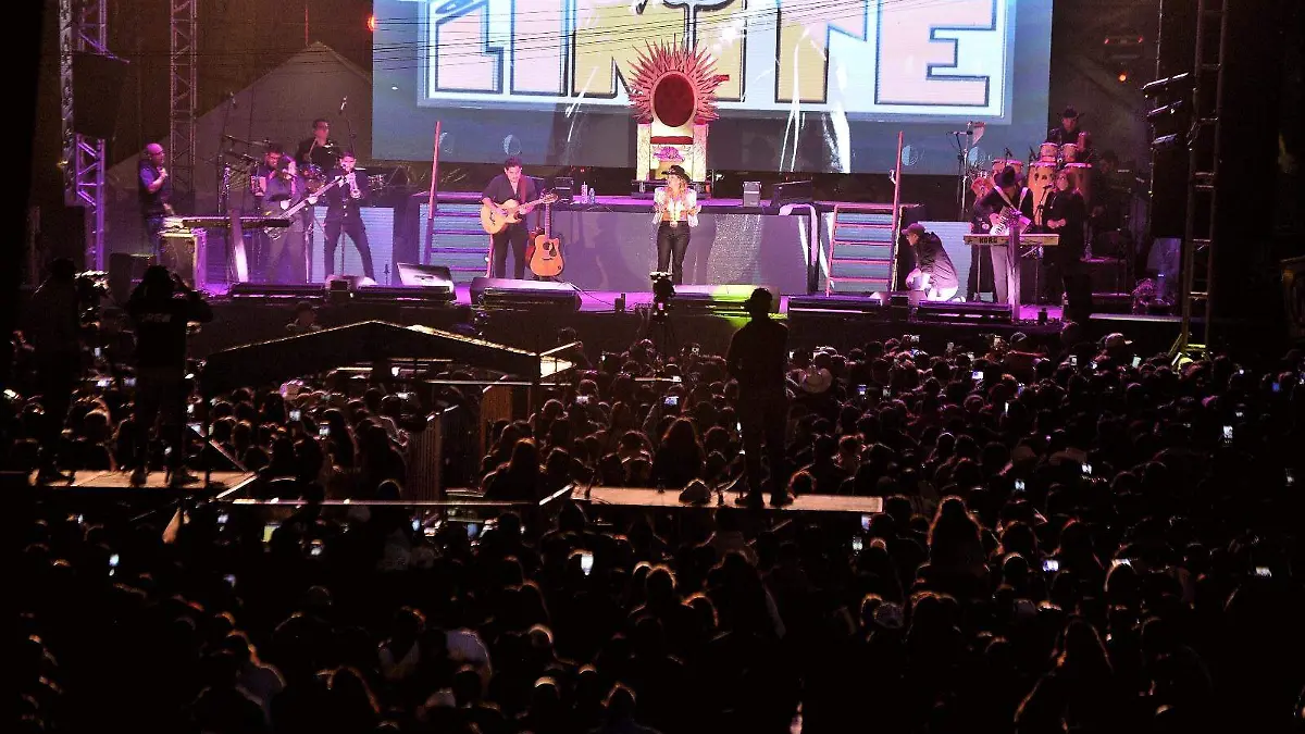 Alicia Villarreal y Tropicalísimo Apache encienden La Laguna