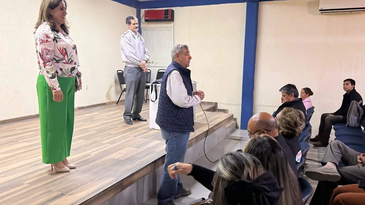 Capacitan a personal educativo sobre Eclipse Solar 2024