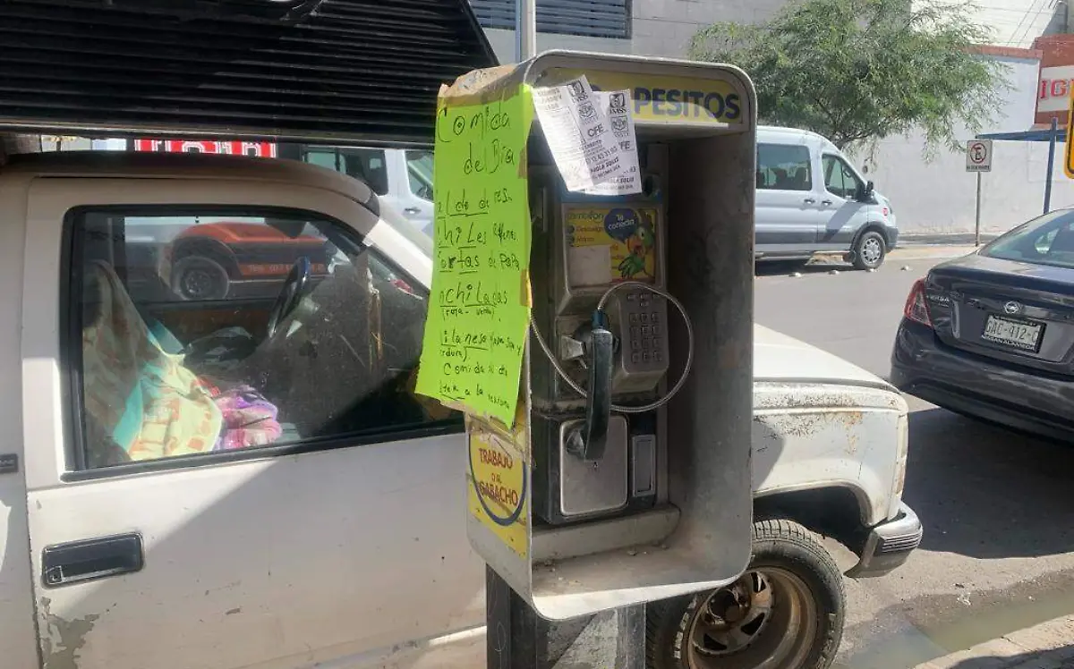Teléfonos públicos han quedado en el olvido