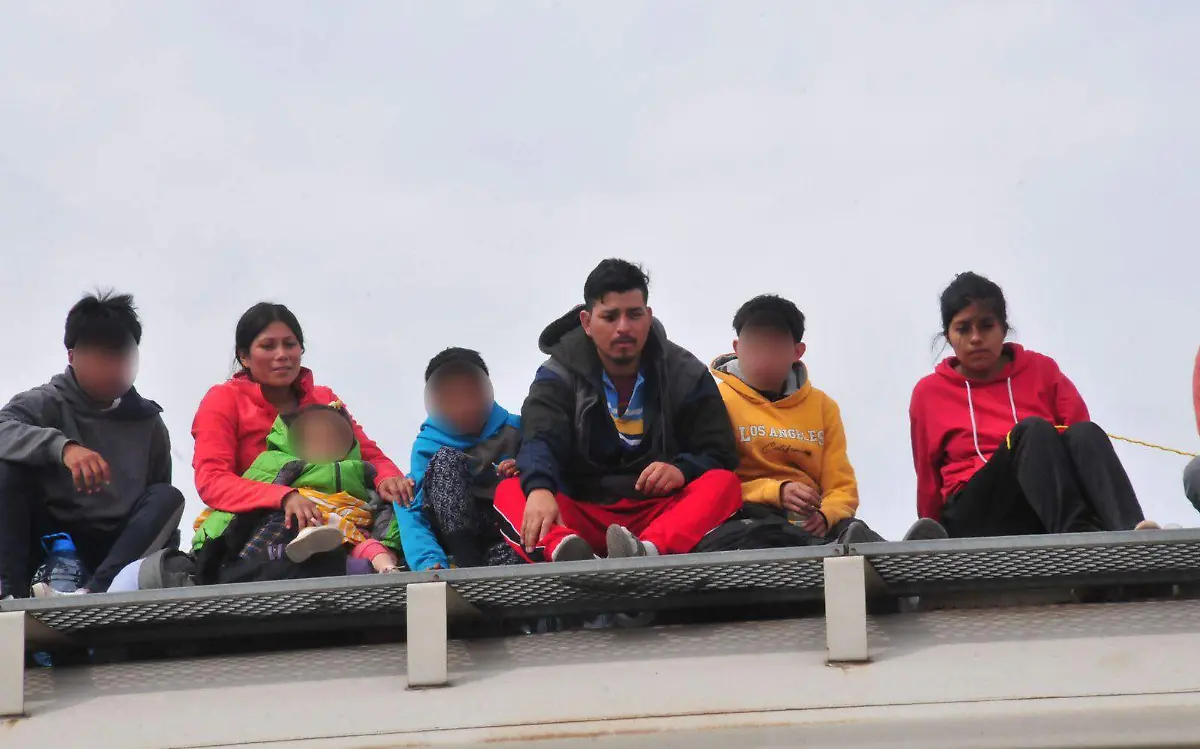 Migrantes logran abordar “La Bestia” en Gómez Palacio este martes