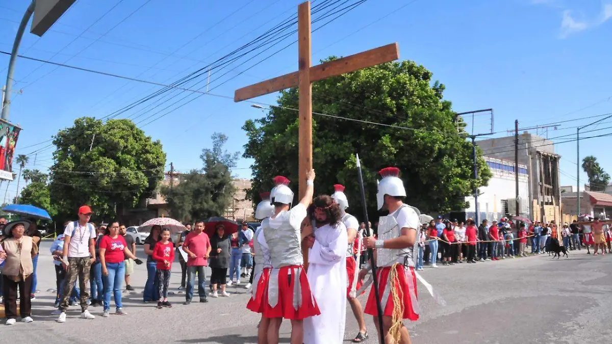 Viacrucis en Gómez Palacio demuestran la fe de católicos