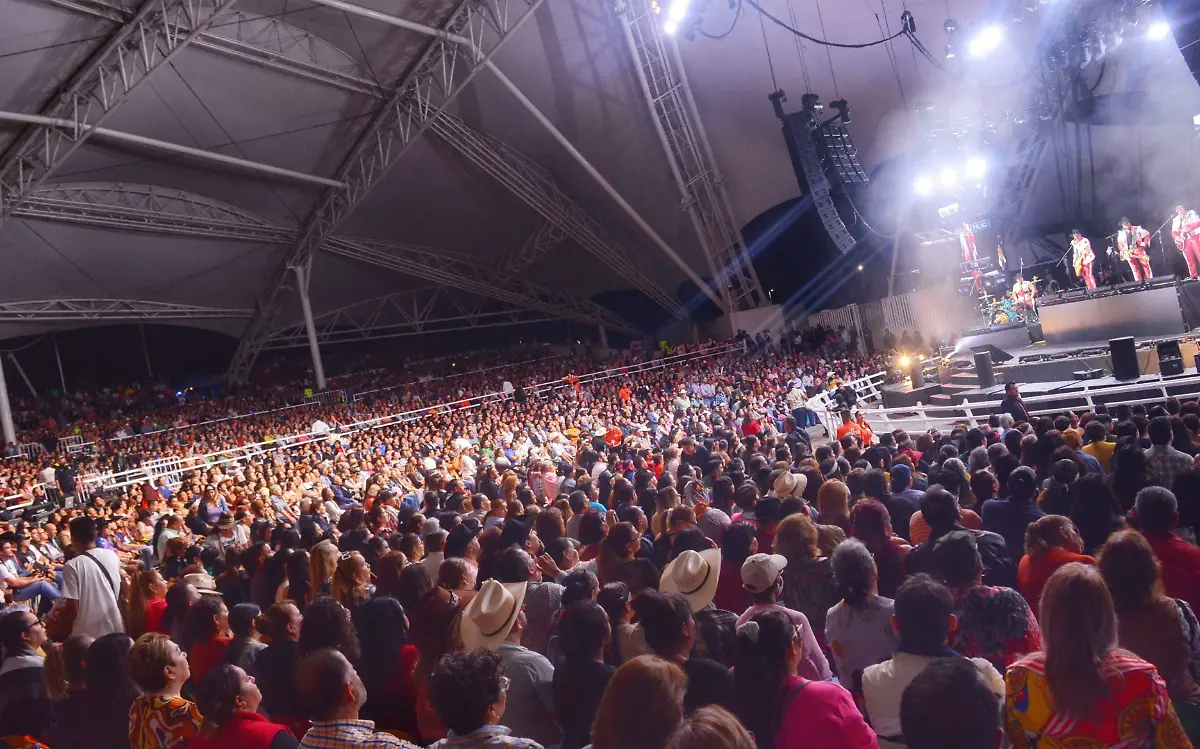 Bronco celebra 45 años de éxitos en Durango