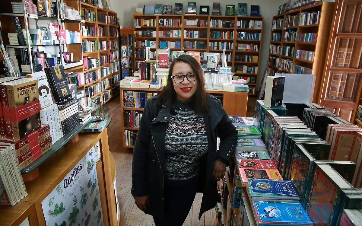 Elena Romero, trabajadora de la Librería Educal en Durango
