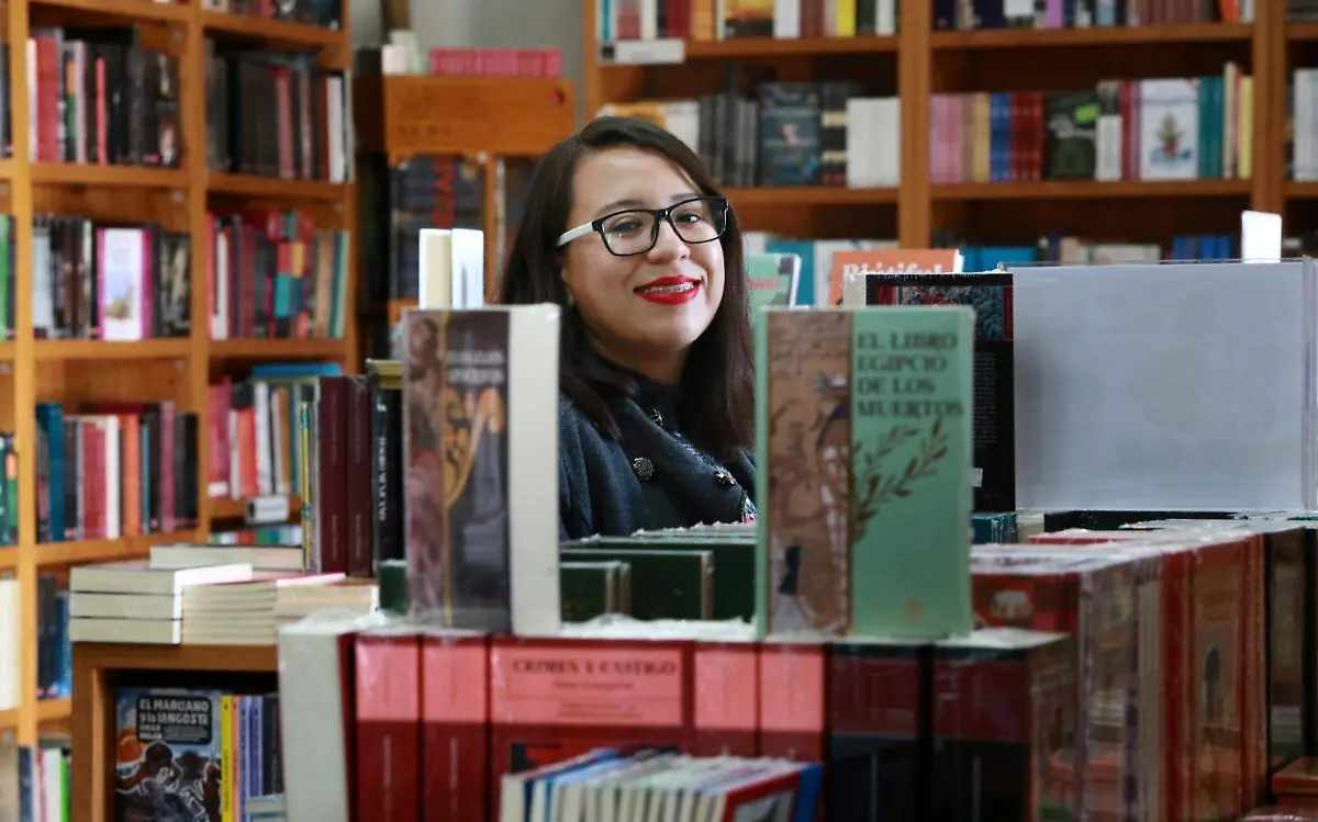 Elena Romero, trabajadora de la Librería Educal en Durango