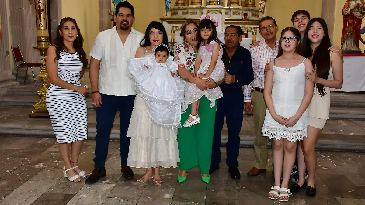 Emotivo bautismo de Jade Miren