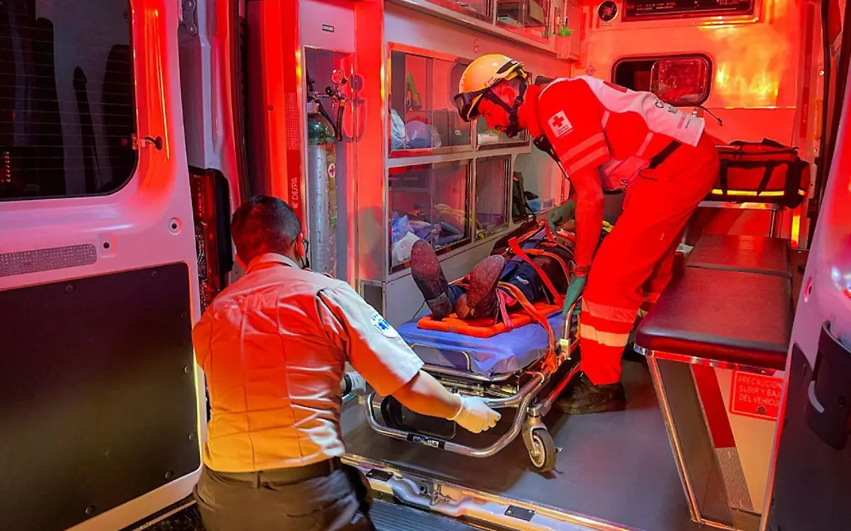 Paramédicos de la Cruz Roja atienden accidentes